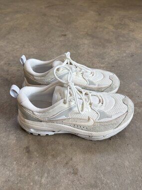 Nike Women's Air Max Bliss LX Photon Dust Size 8